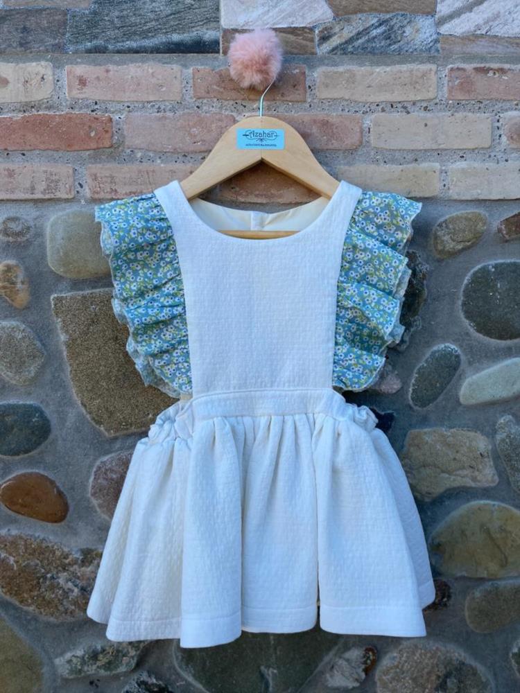 Vestido blanco roto con volantes de flores de Azahar Alta costura Intantil verano 24