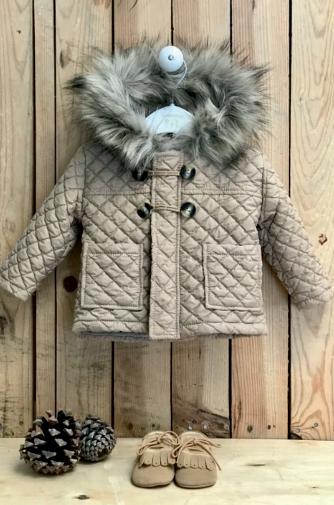 TRENKA ACOLCHADA CON PELO EN CAPUCHA valentina bebes