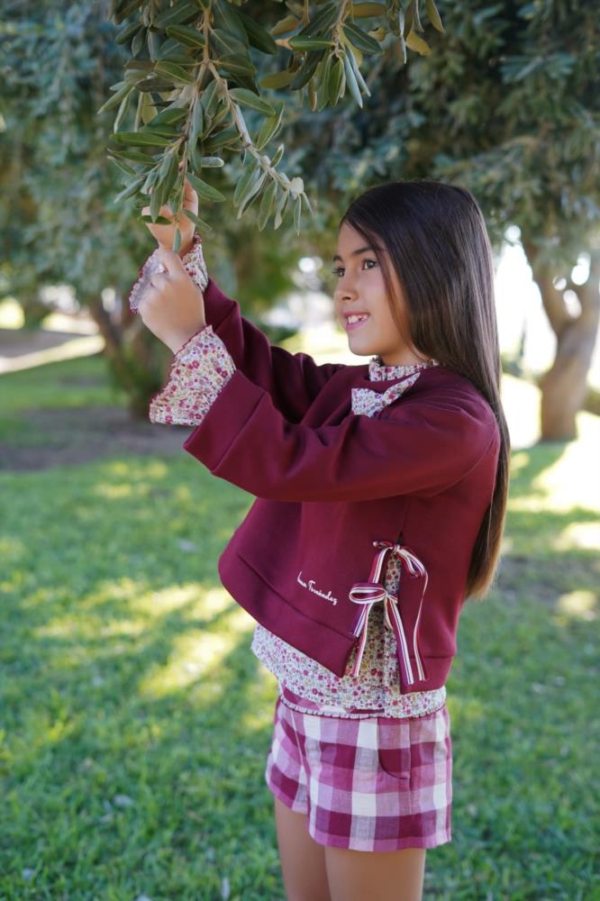 Conjunto bombacho, blusa y sudadera corta cuadros granates keira de noma fernandez otoño